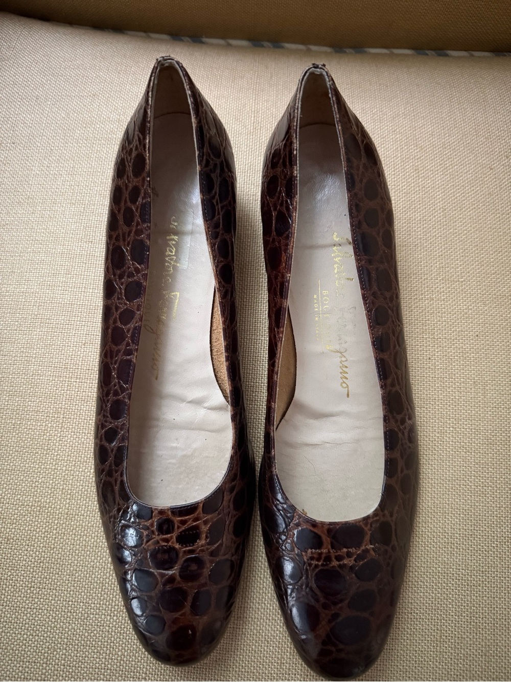 Vintage Salvatore Ferragamo Brown Croc Embossed Leather Pumps Sz 9 AAA Italy - Picture 2 of 6